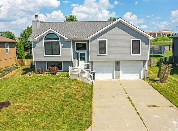4th image of 2527 N 109th Ter