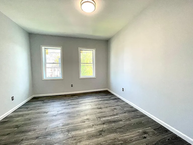 122 Lincoln St #2R — Photo 4