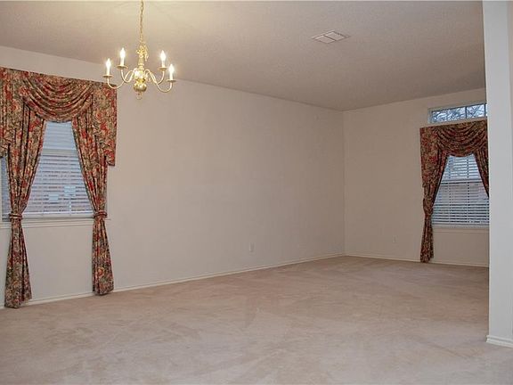 5th image of 4 Essex Ct