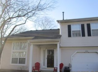 279 Butternut Ln, Streamwood, IL 60107