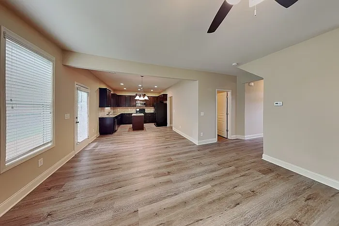 4 bed, 2.5 bath, 2096 sqft, $2,295 — Photo 4
