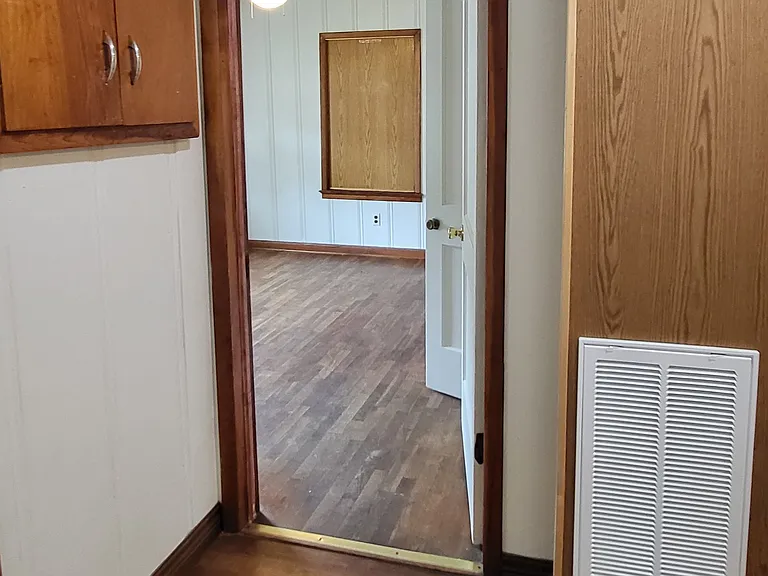 924 E Turner St — Photo 14