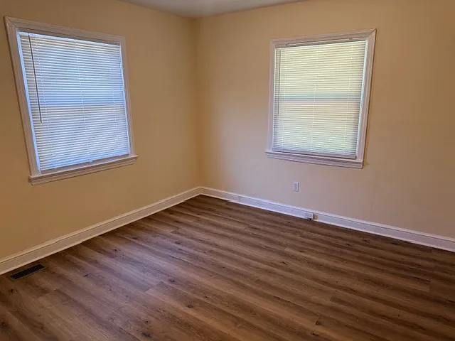 4401 Mountain Dr — Photo 3