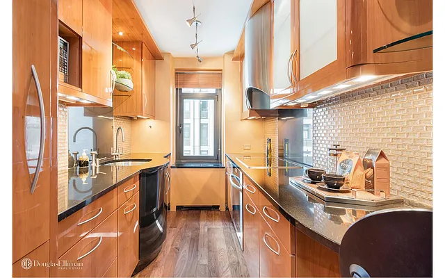 Sold by Douglas Elliman | media 27