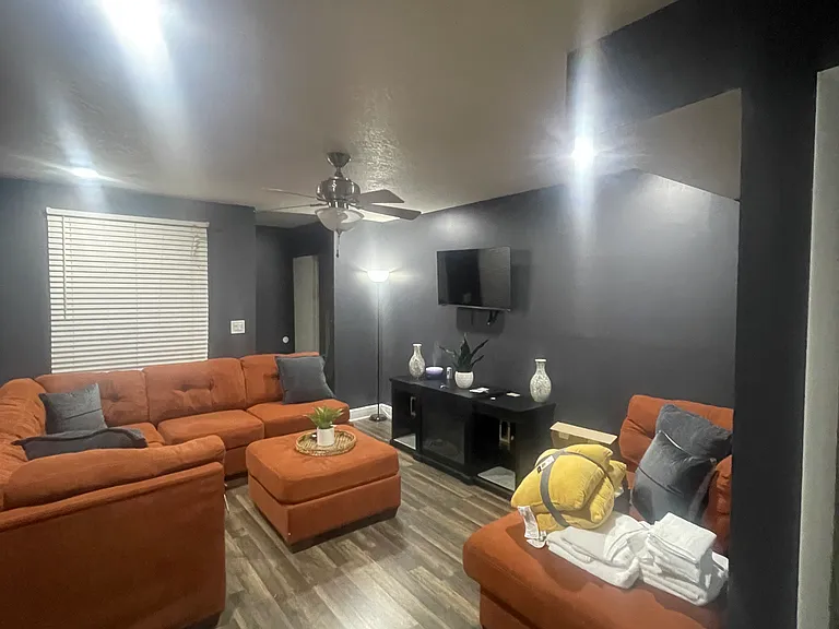 4505 La Capri Ct — Photo 2