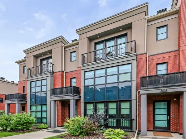606 Aspen Meadows Hl SW, Calgary, AB T3H 0G3
