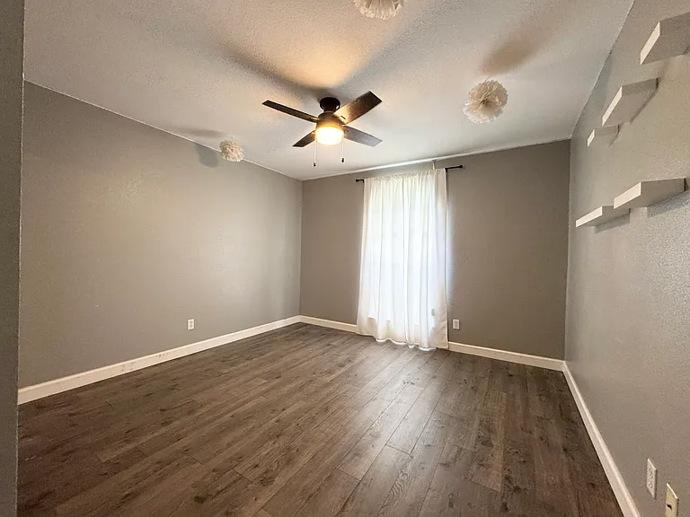 14410 Mangold Ln — Photo 10