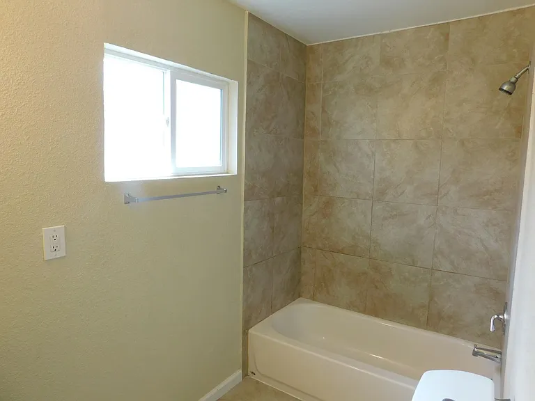 320 N 16th St #2 — Photo 17