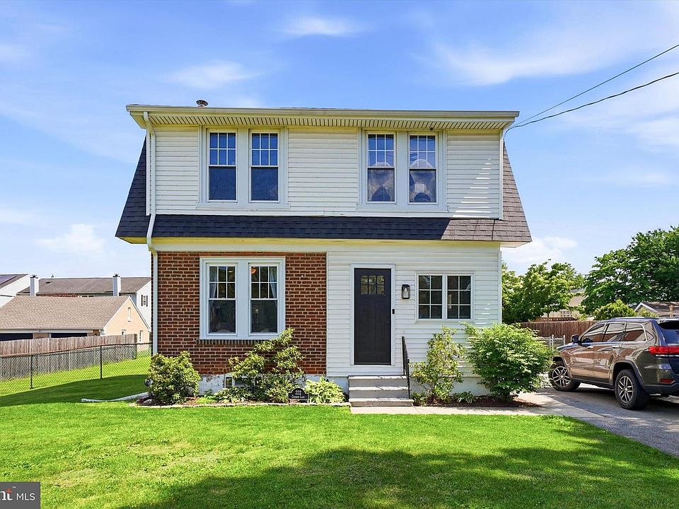 1st image of 222 Crooked Ln