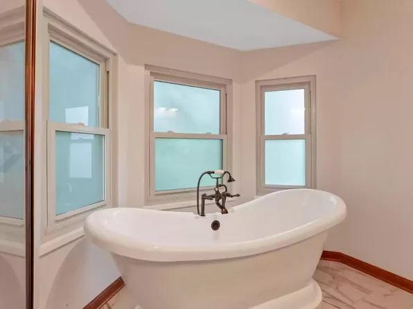 155 Mackenzie Dr, Pickerington, OH 43147
