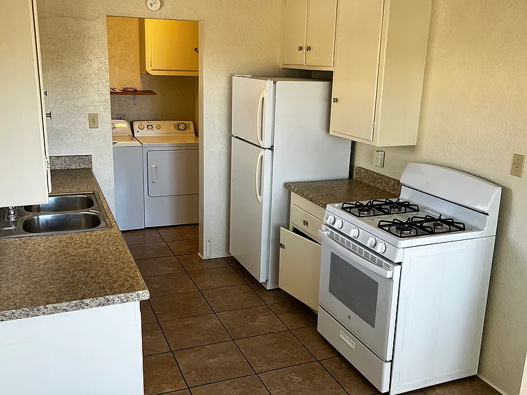 1238 Girard Blvd NE — Photo 10