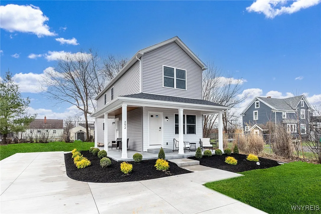 292 Oakridge Ave photo 1