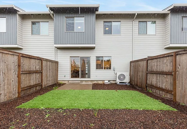 16392 SE Shimmering Leaf St — Photo 27