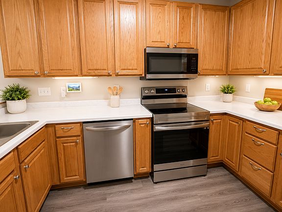 4th image of 13853 Dahlia Dr