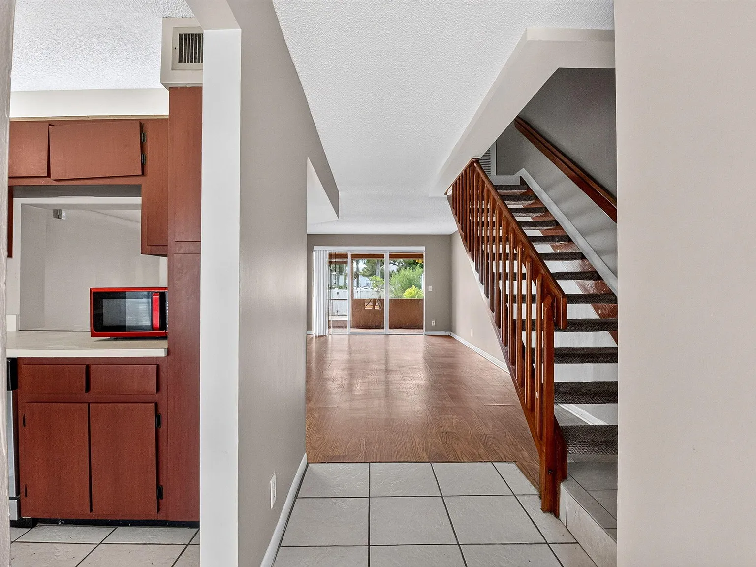 3 bed, 2.5 bath, 1554 sqft, $2,300 — Photo 3