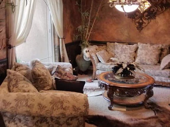 Sitting room off front entry