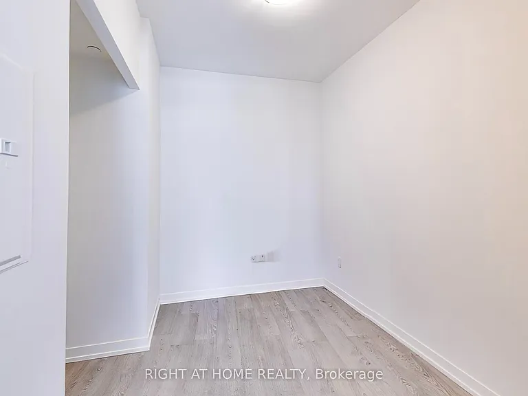 8868 Yonge St #208E — Photo 19