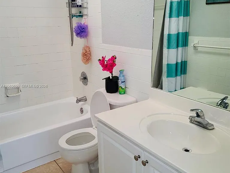 7000 NW 186th St #4-323 — Photo 17