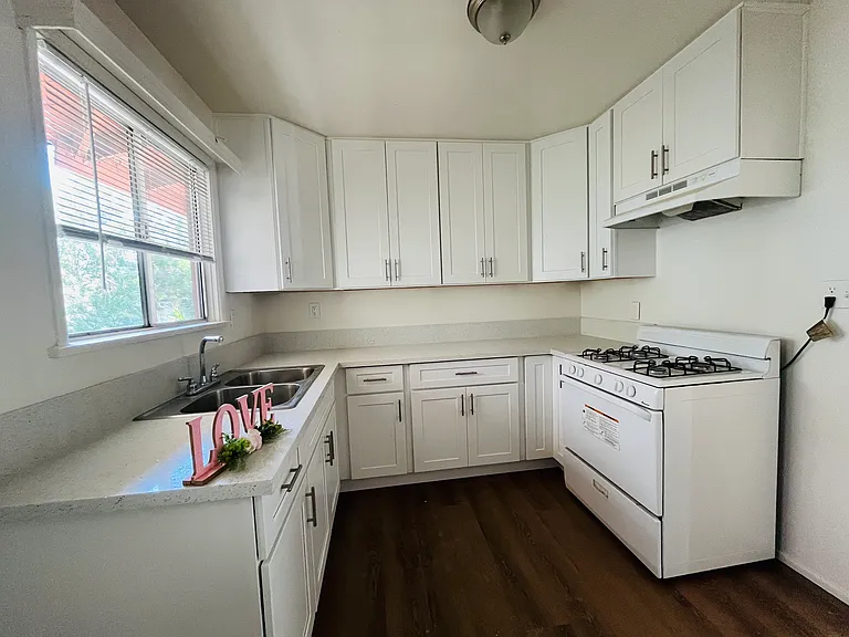 220 S Olive Ave #D — Photo 3