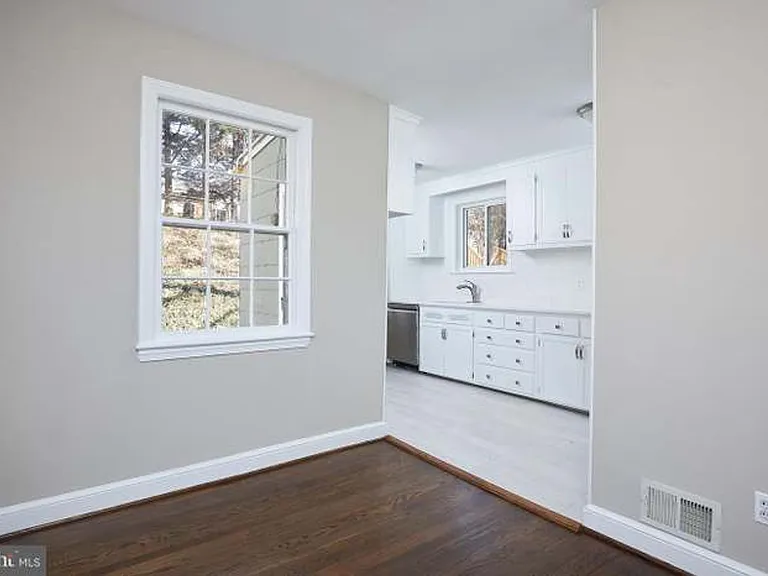 221 Dale Dr — Photo 8