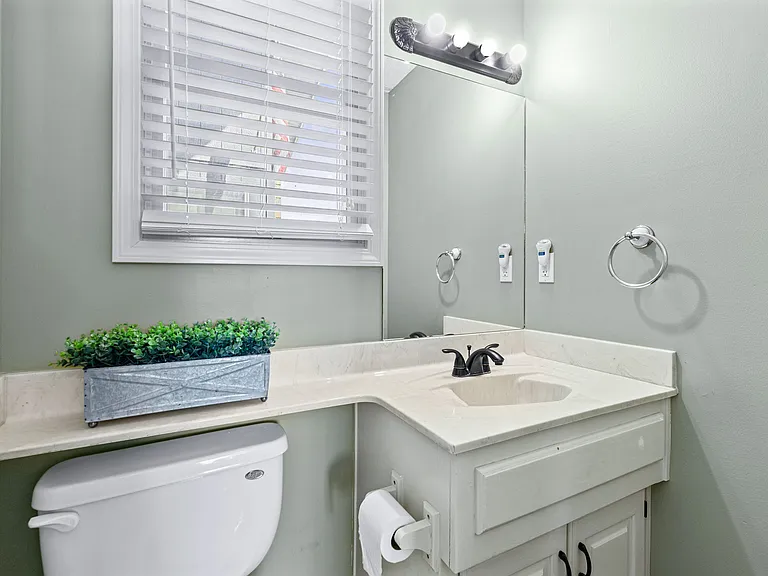 1/2 bath