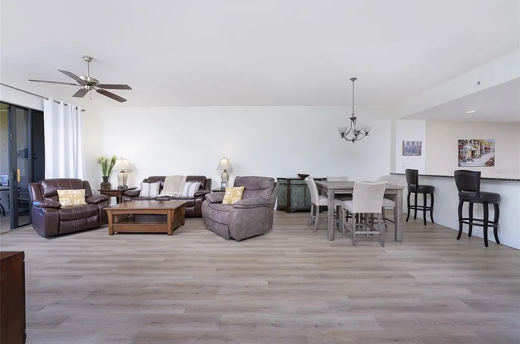 3 bed, 3.0 bath, 2338 sqft, $3,000 — Photo 2