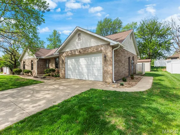 2728 Timberline Dr, Belleville, IL 62226