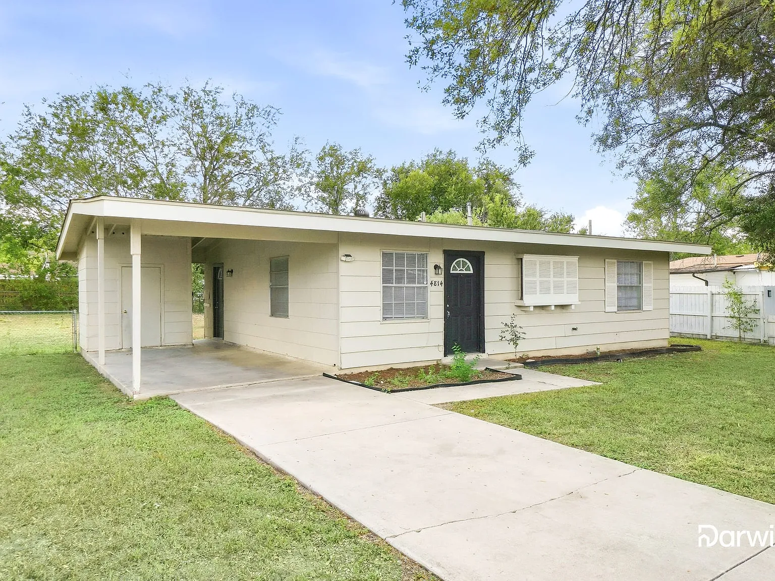 3 bed, 1.5 bath, 952 sqft, $1,215 — Photo 2