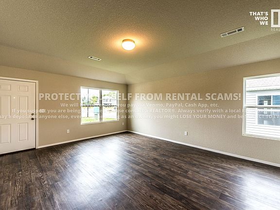 3rd image of 5042 W Claxton Cir