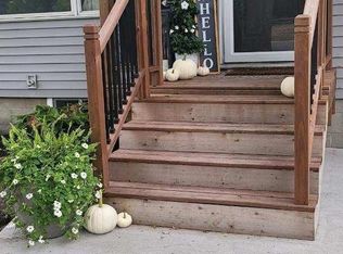 519 Ranchwood Dr, Bird Island, MN 55310