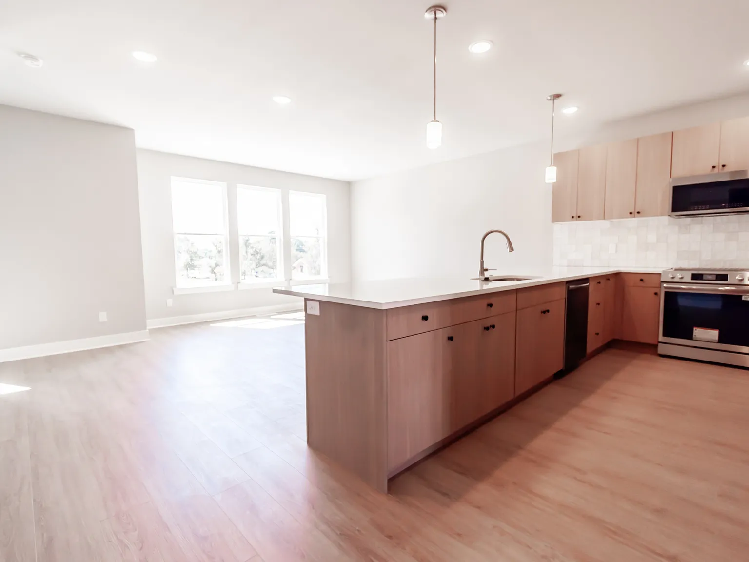 1232 North Meadowlands Drive - 6 — Photo 3