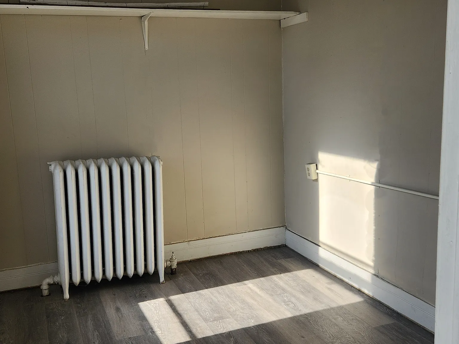 277 Ontario St - 2nd Fl, Front — Photo 3