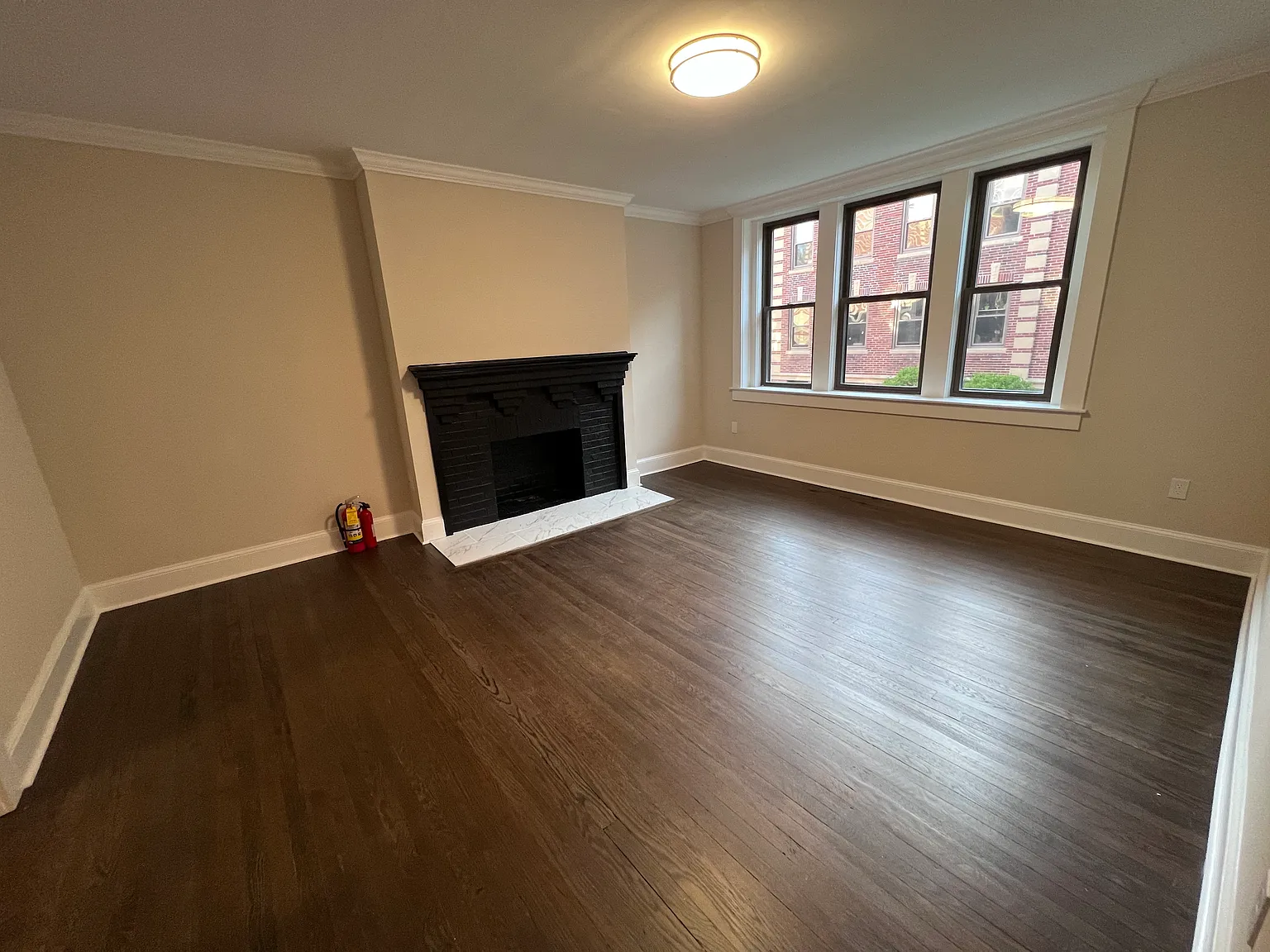 2 bed, 1005 sqft, $4,080 — Photo 2