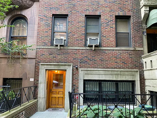 Rented by Harris Philip NYC | media 52