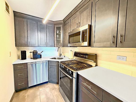 4th image of 6120 Grand Central Pkwy APT A1008