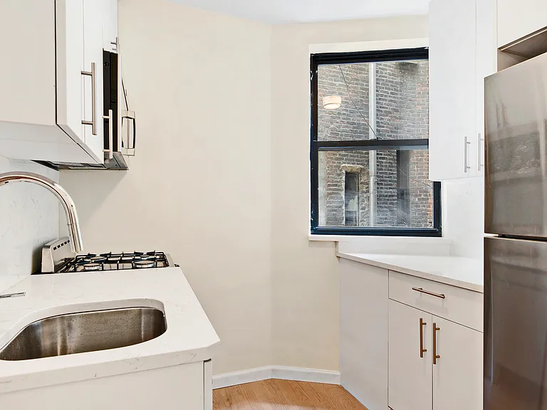 414 W 49th St #2B — Photo 5