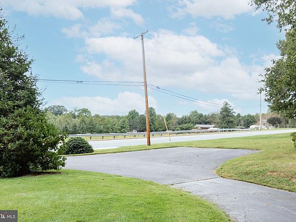 4th image of 1022 Hookers Mill Rd