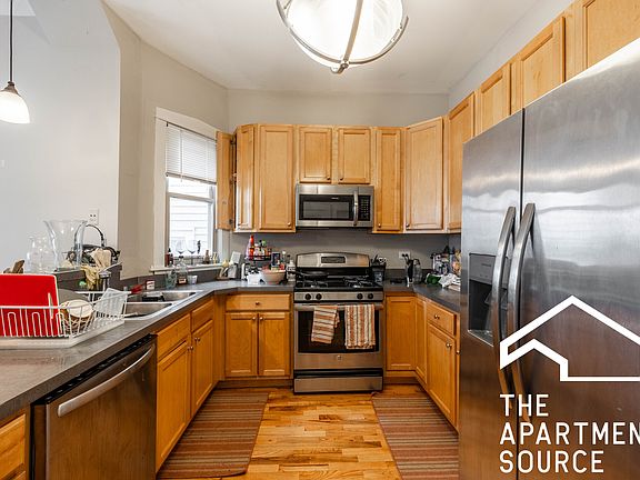 5th image of 2430 N Marshfield Ave