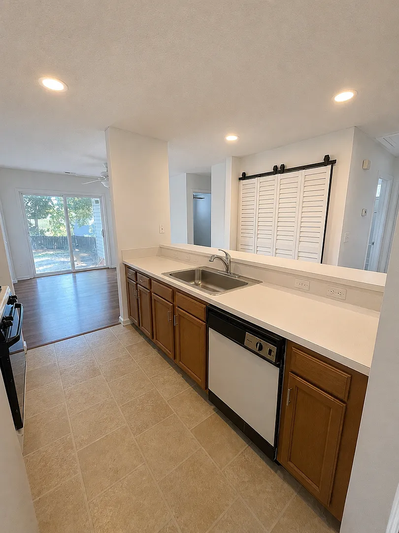 Discover this well-appointed 3-bedroom, 2-bath home in Pineville, NC — Photo 4