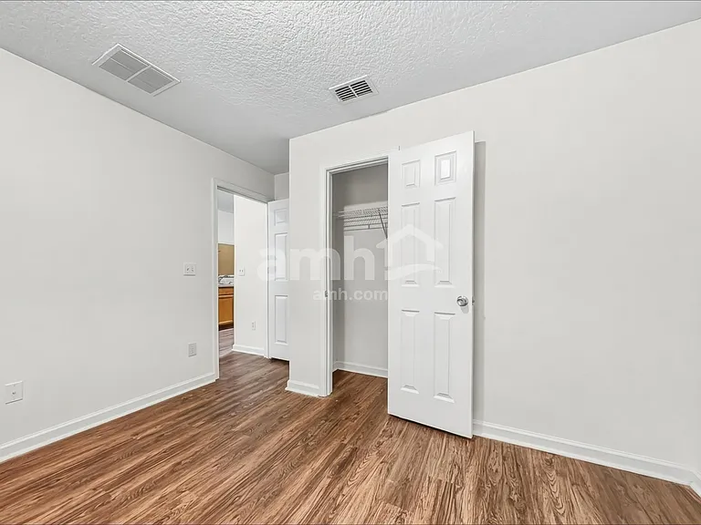 10008 Lancashire Dr — Photo 13