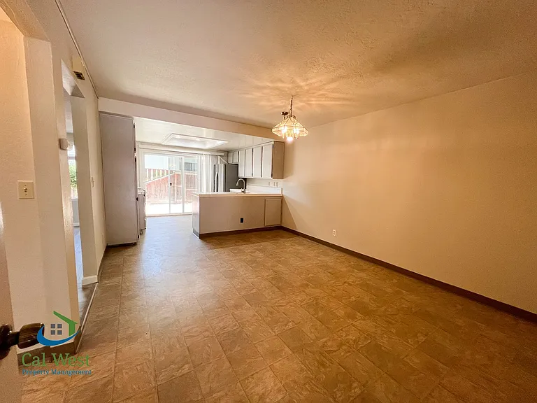 6547 Cobblestone Ct — Photo 14