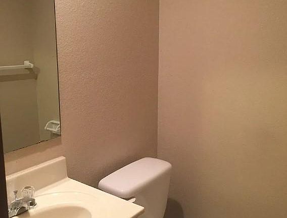 4th image of 713-715 SW 36th St