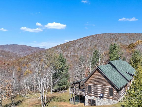 2nd image of 525 Schoolhouse Rdg