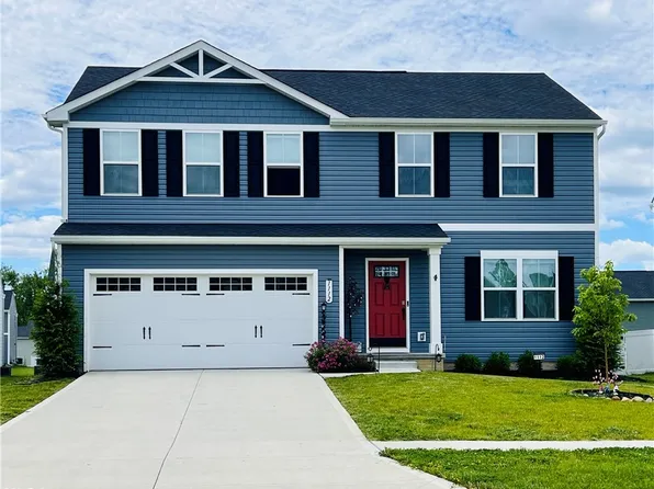 1112 Hidden Lake Blvd, Akron, OH 44312