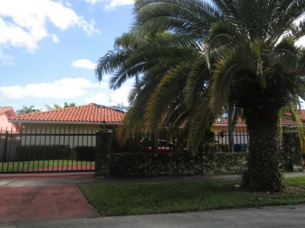 215 NW 136th Ct, Miami, FL 33182