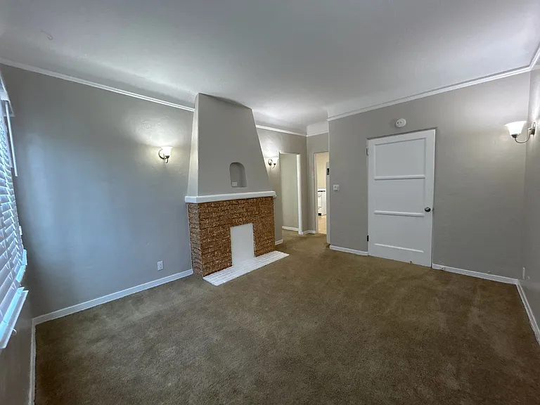 2217 E Bermuda St #212 — Photo 4