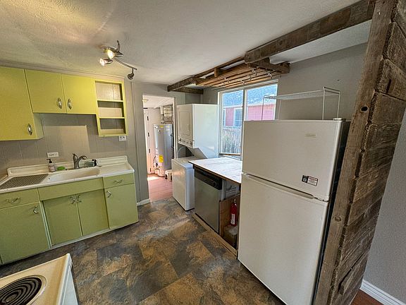 3rd image of 141 Lincoln St