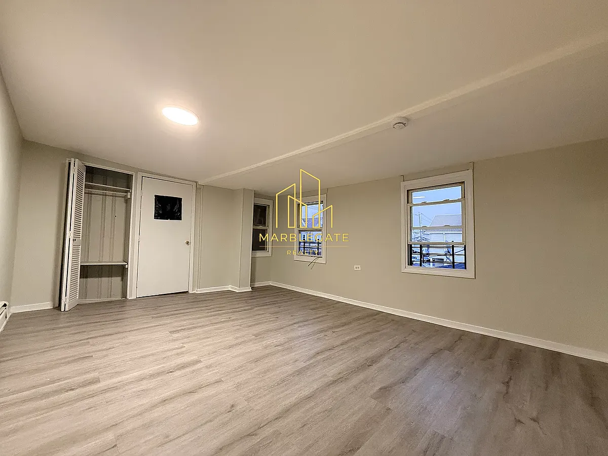 Building Photo - 809 Summer Ave #22