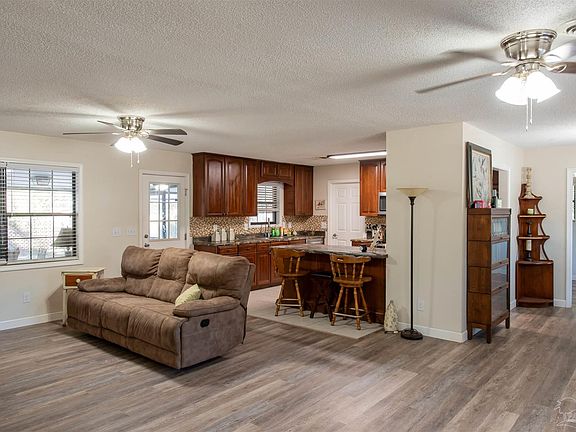 4th image of 8293 Tippin Ave