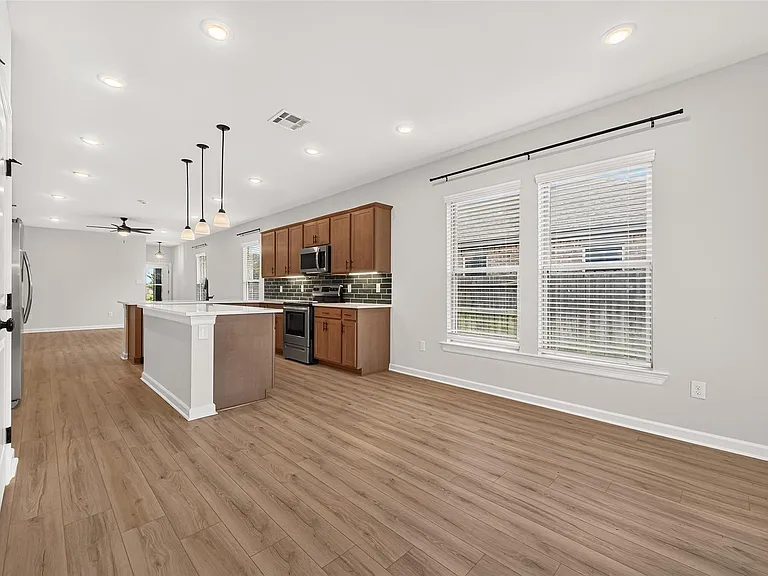 10726 Sky Creek Ln — Photo 24